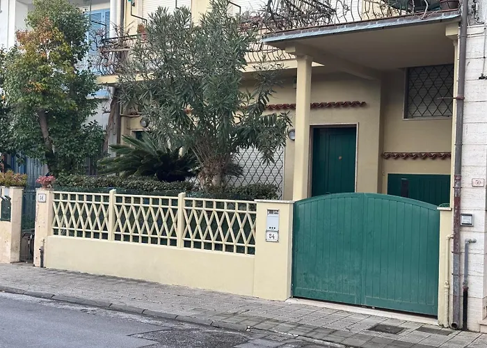 Spaziosa Casa Con Giardino E Dependance